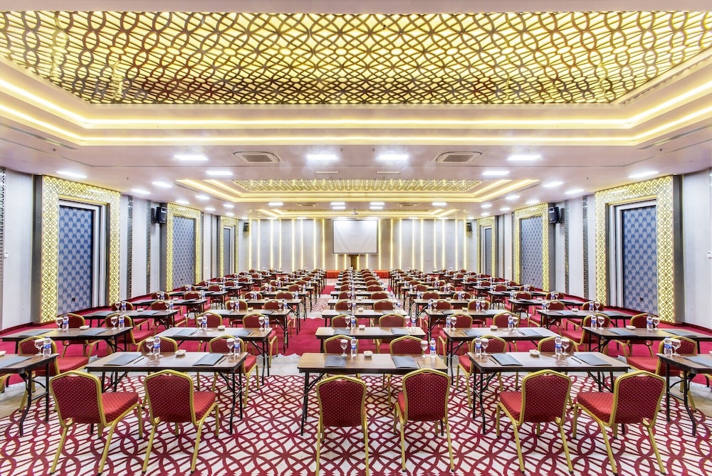 Demonti Hotel 64/69