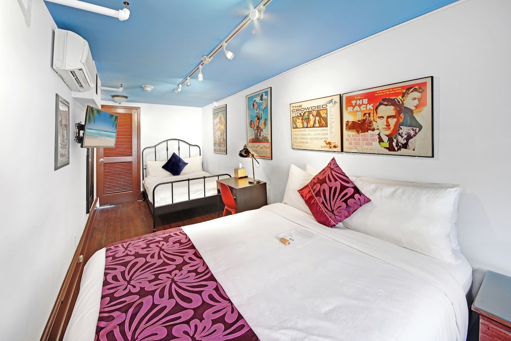 1 BEDROOM, QUADRUPLE