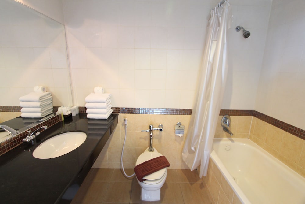 CROWN PATTAYA BEACH HOTEL 56/58