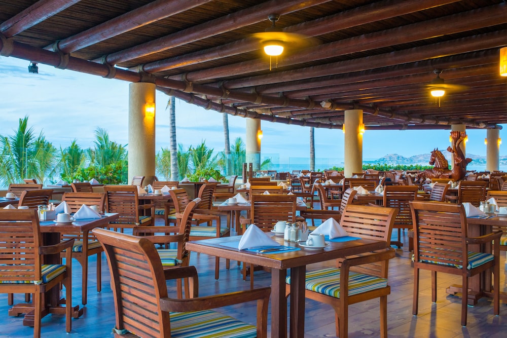 GR Solaris Lighthouse Los Cabos 64/73