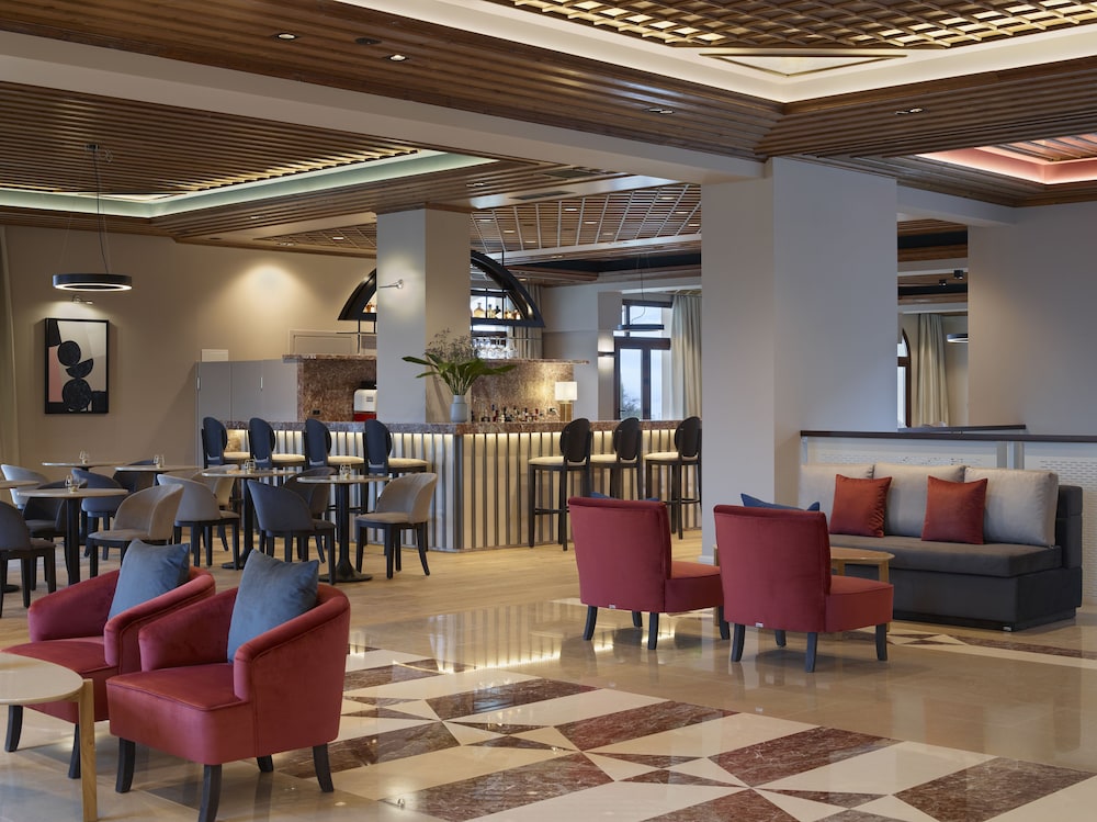 The Lake Hotel 23/30