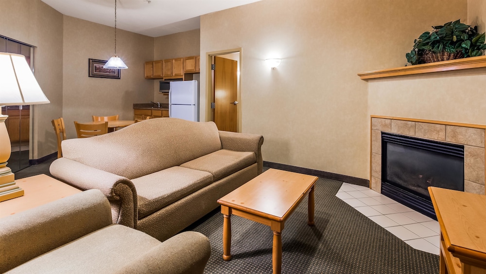 Best Western Plus Revere Inn & Suites 25/39