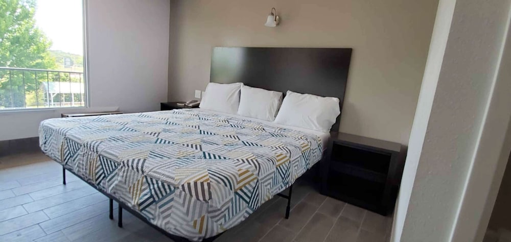 Motel 6 Branson West Silver Dollar City 23/58