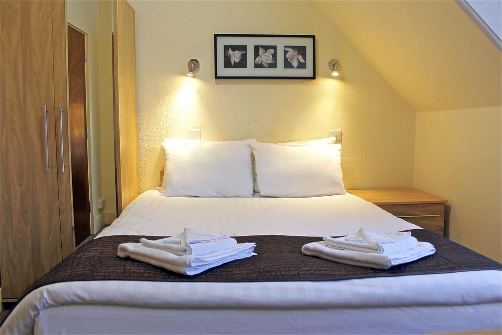 Central Hotel Golders Green 10/24