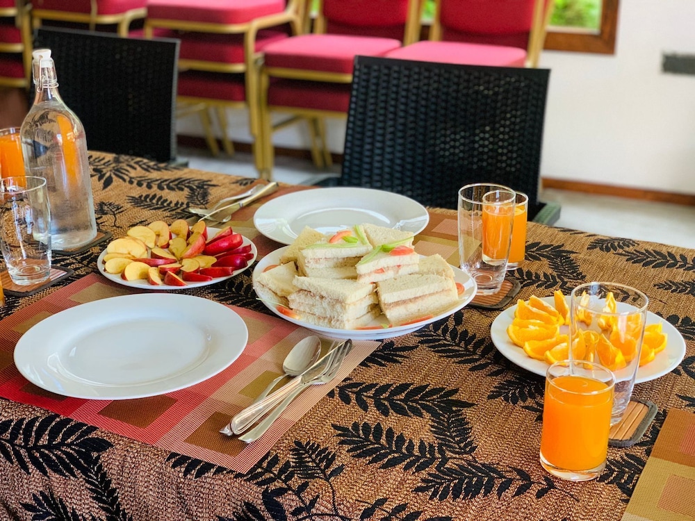 Himeyn Beach Inn - Ocho Homes by Eight Continents 24/27