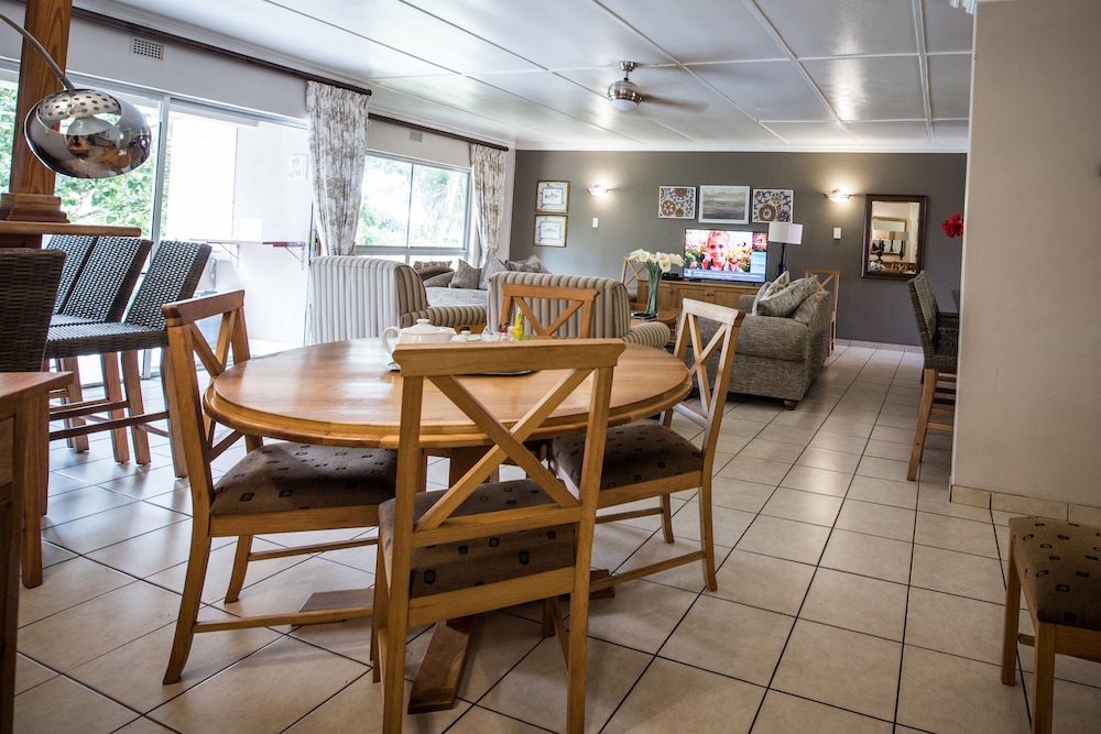 Lake View Cabanas 44/69