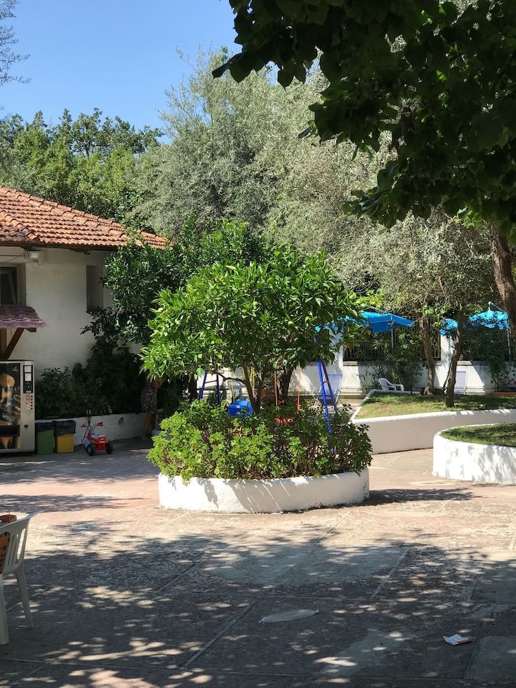 Sorrento Pool And Suites 5/29