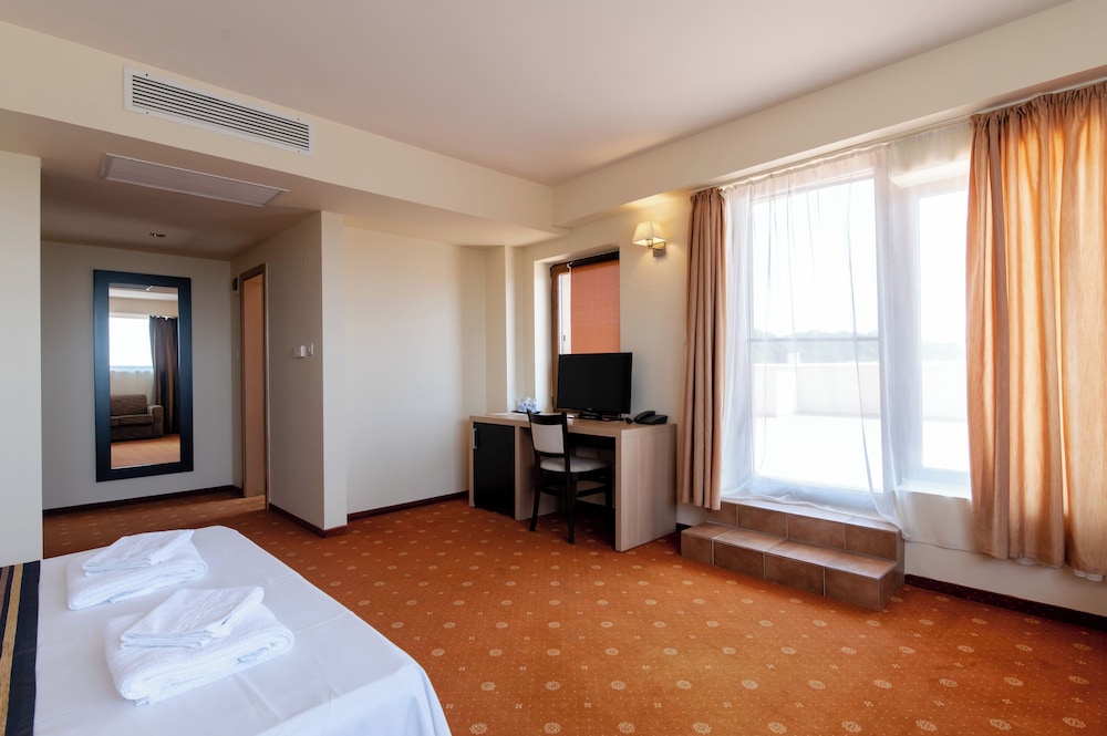 Oxford Inns Suites 14/45