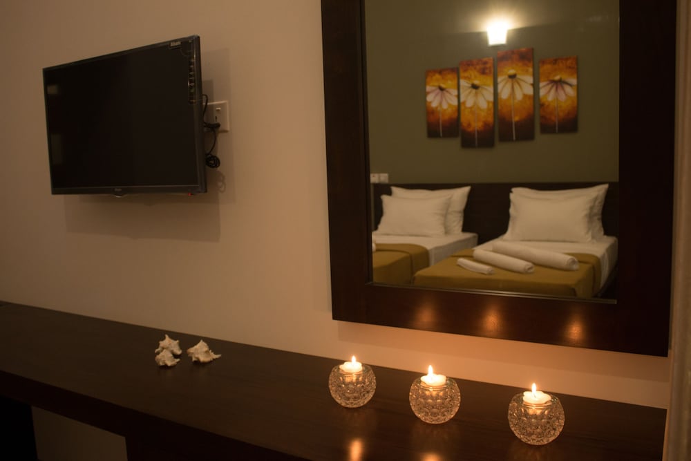 The Suite 262 19/50
