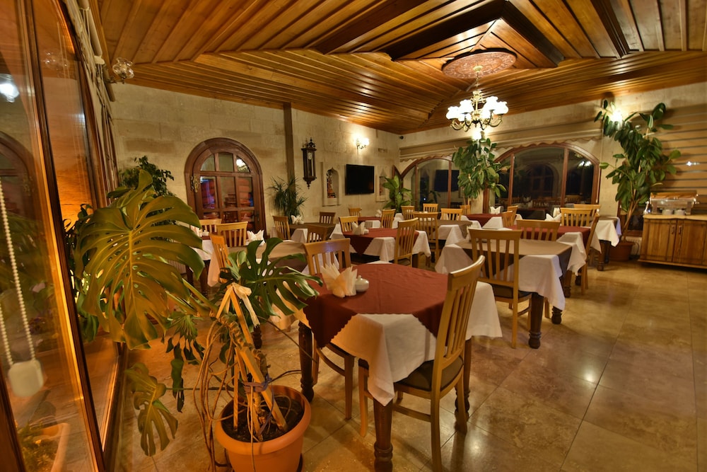 Harman Cave Hotel 62/78