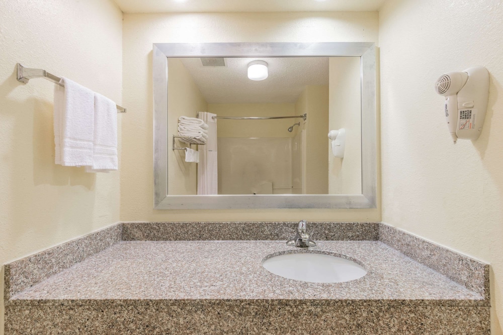 Days Inn By Wyndham Coliseum Montgomery Al 5/26