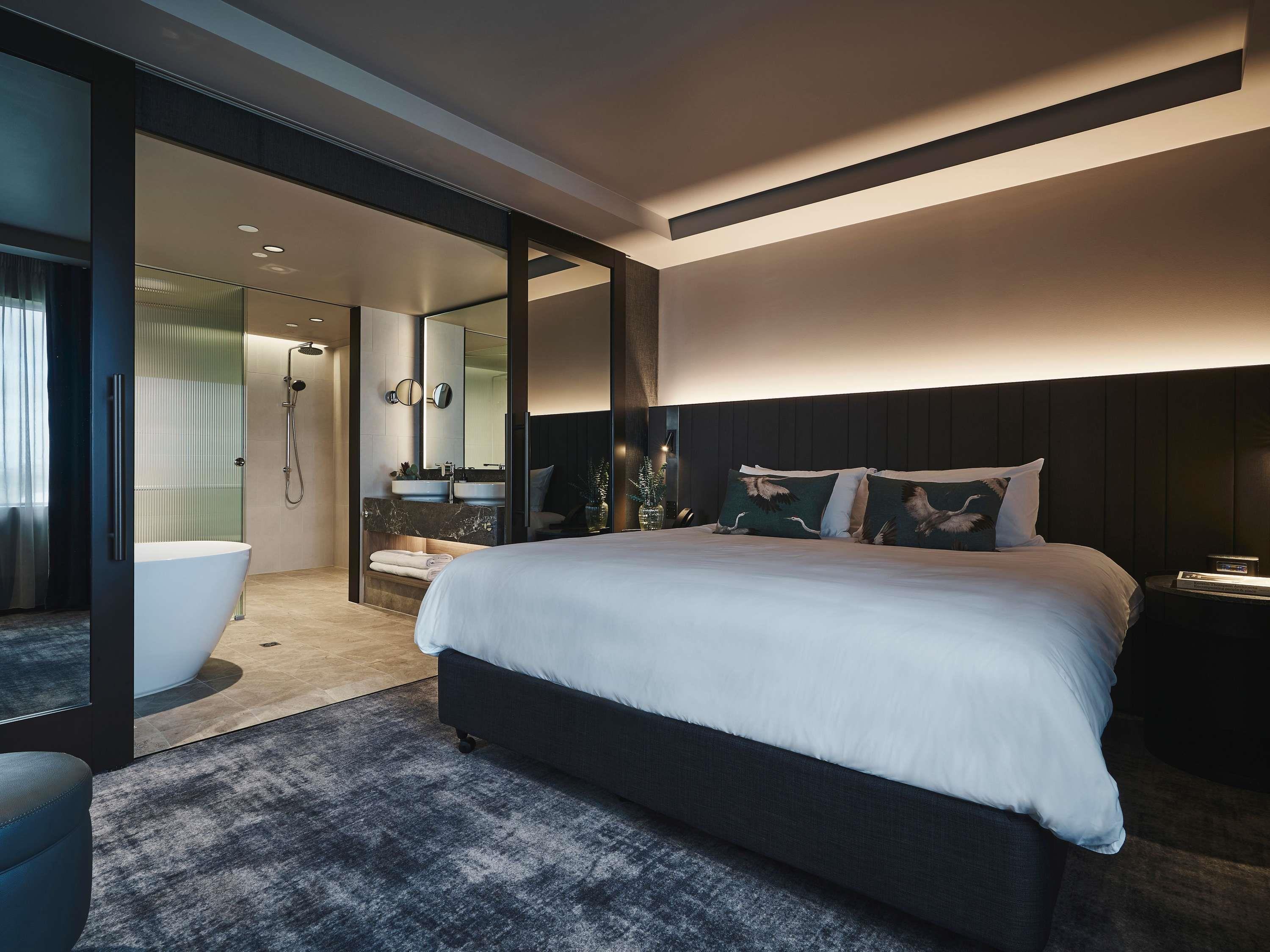 DELUXE, EXECUTIVE, SUITE, KING BED, WITH VIEW, LOUNGE ACCESS, HIGH FLOOR