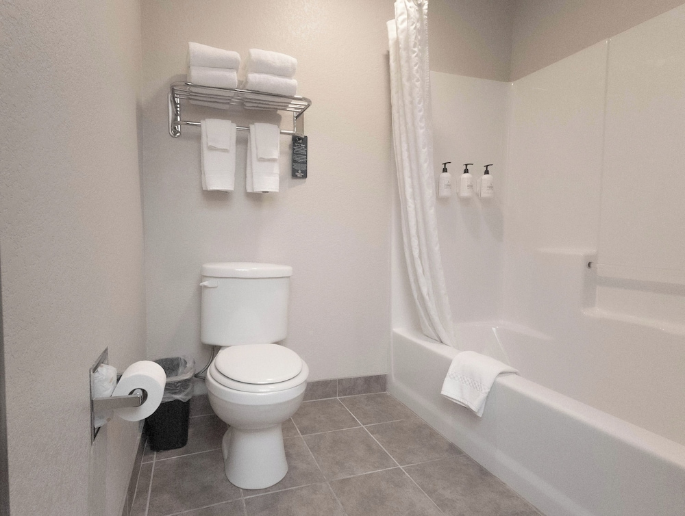 Studio, King Bed, Cobblestone Inn and Suites Maryville 8/10