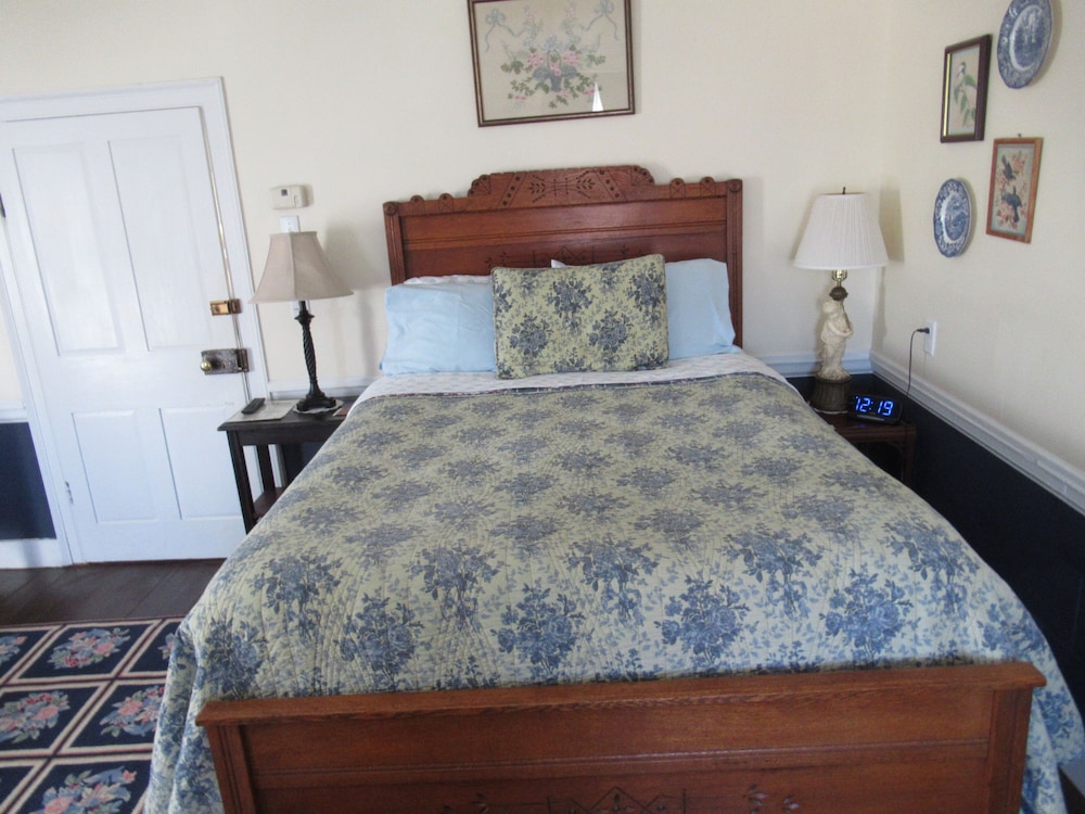Deluxe, Queen Bed