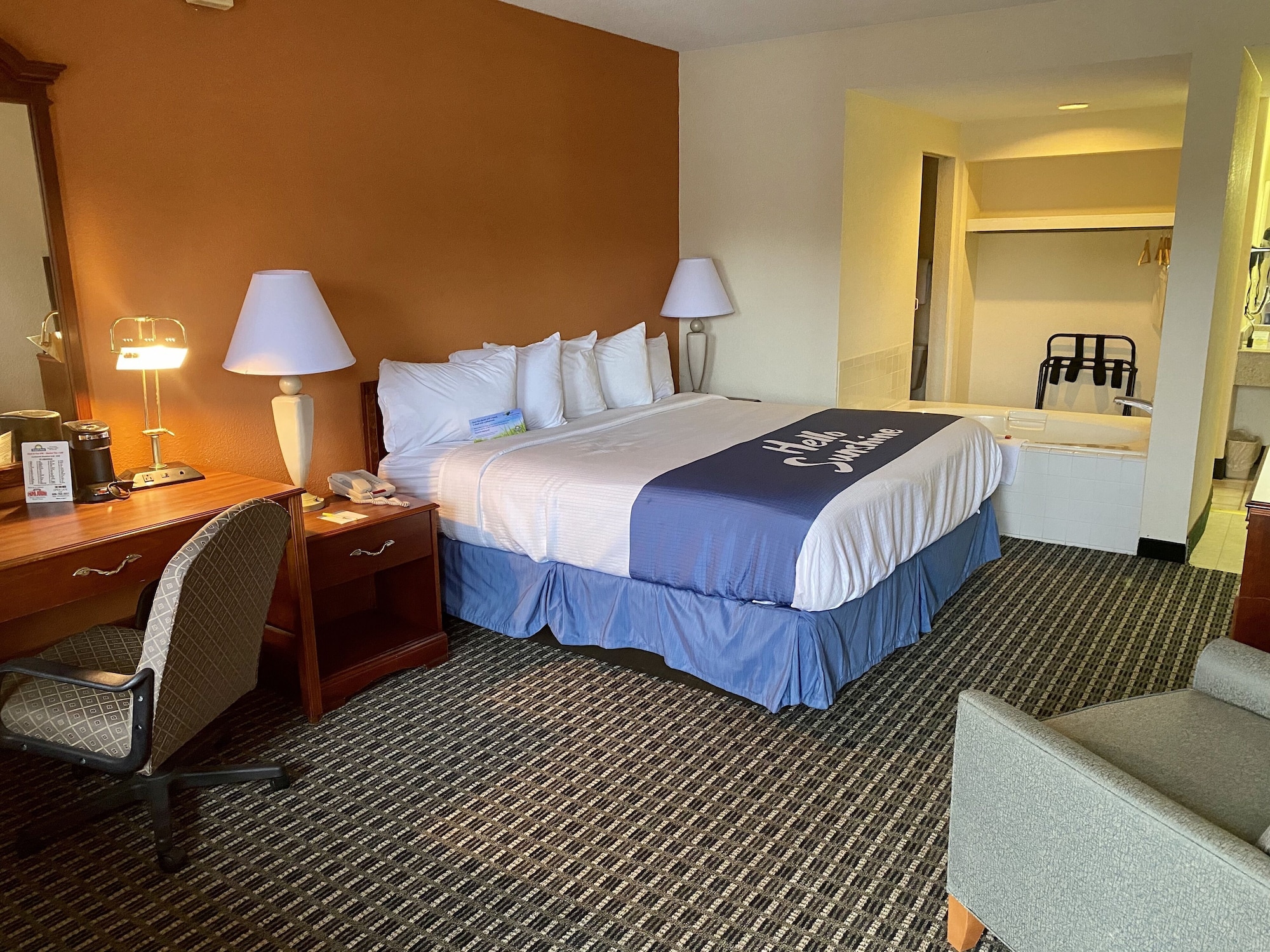 جناح بسرير كينج للمدخنين، Days Inn by Wyndham Morehead 3/7