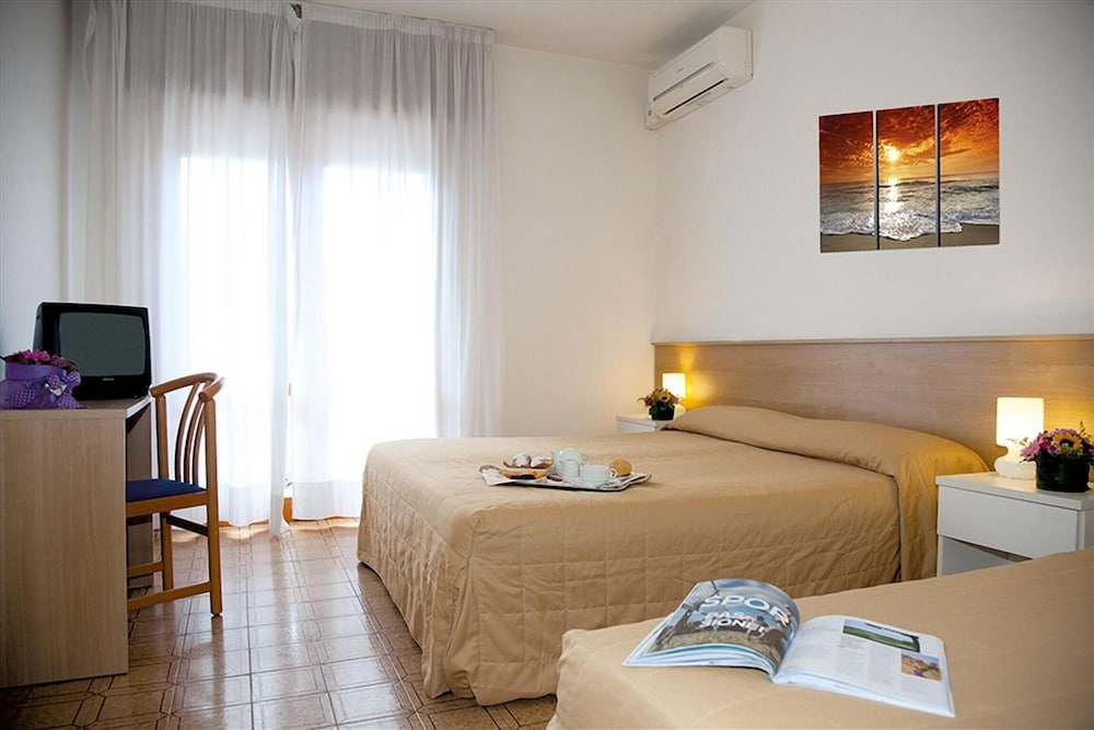 Hotel Pigalle 4/33