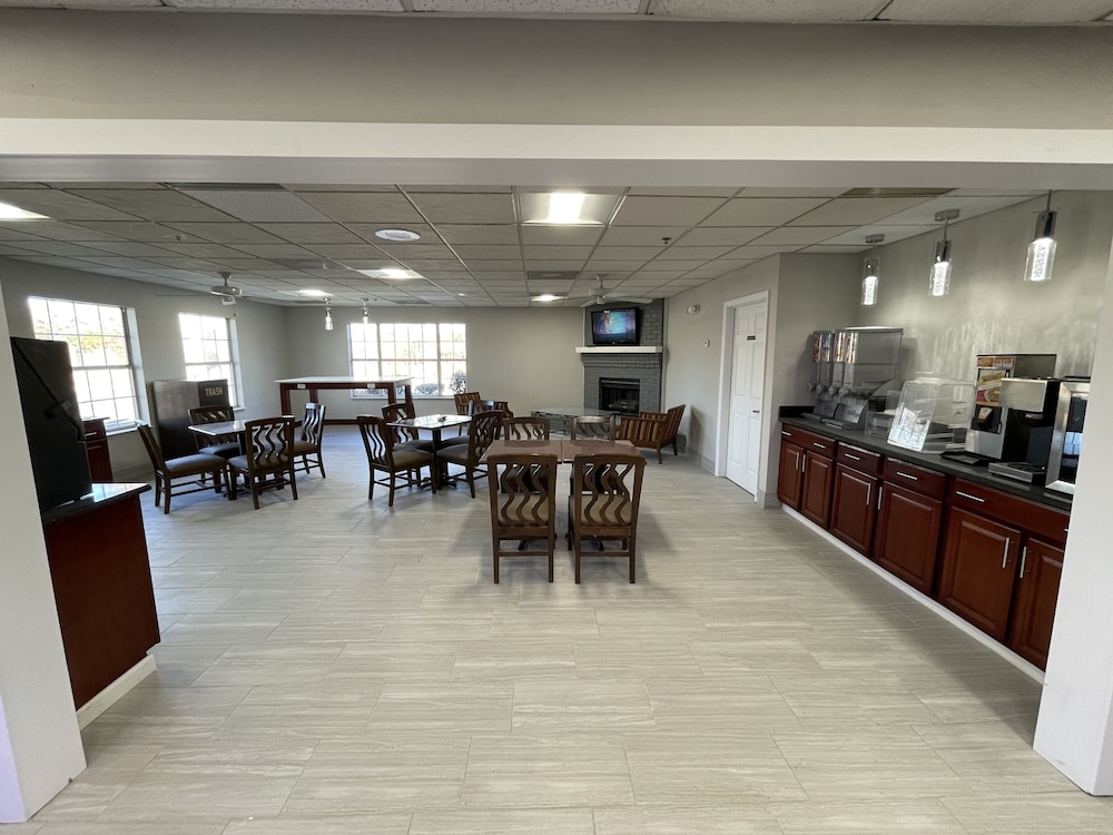 Baymont by Wyndham Adairsville 36/41