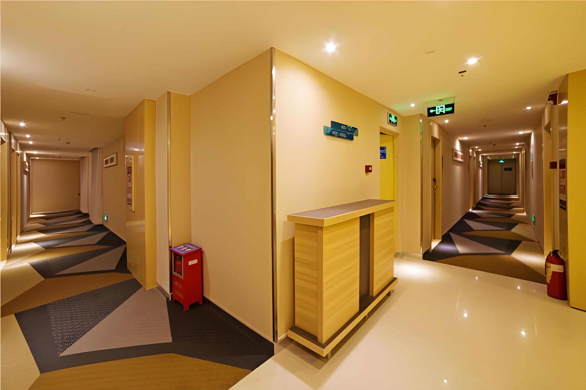 City Comfort Inn (Maoming High Speed Railway Station Wenming Road) 44/57