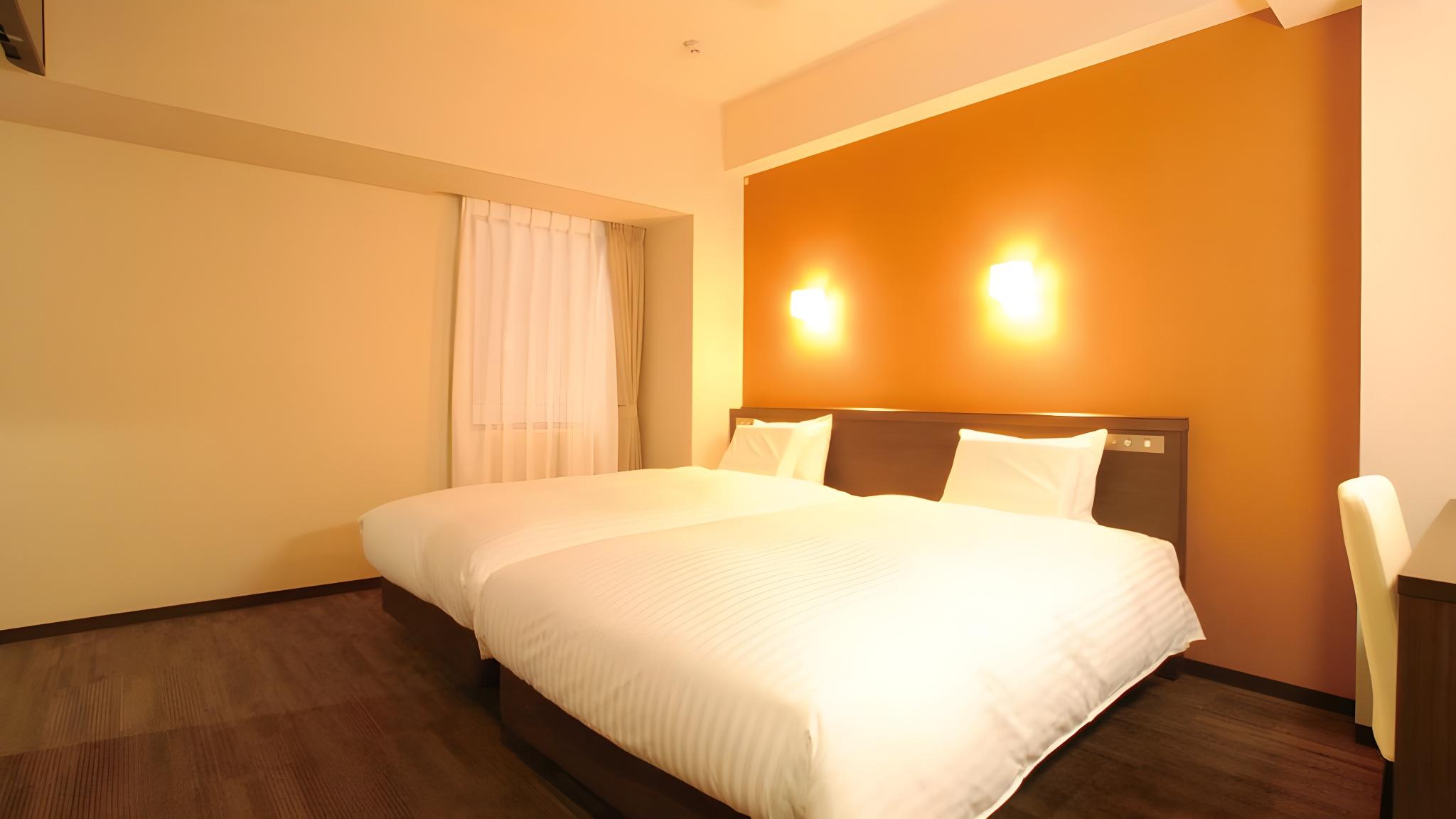 Universal, Twin Beds