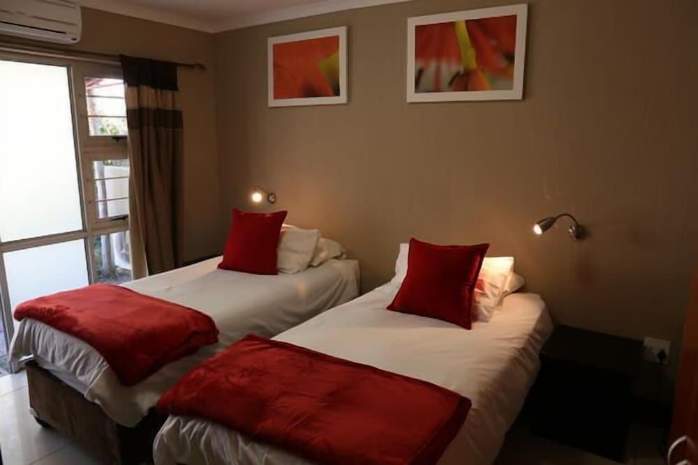 1 BEDROOM, STANDARD, DOUBLE OR TWIN BED
