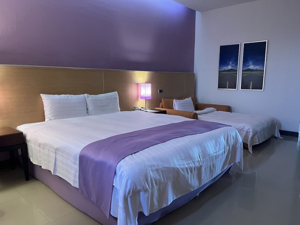 Papago International Resort 28/76