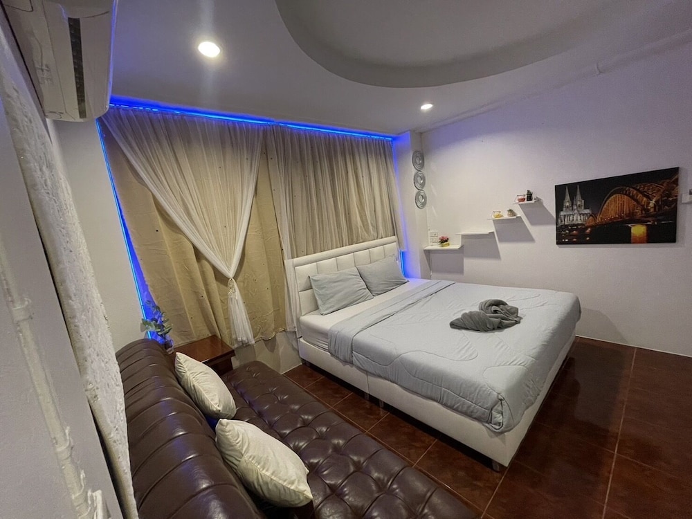 Nuttasit Apartment 18/34