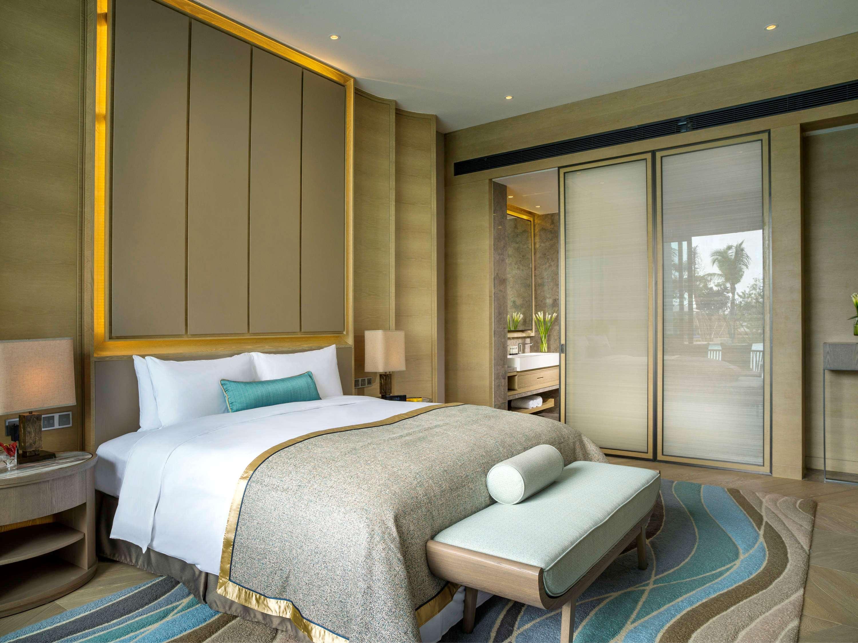 PRESTIGE, SUITE, KING BED, GARDEN VIEW