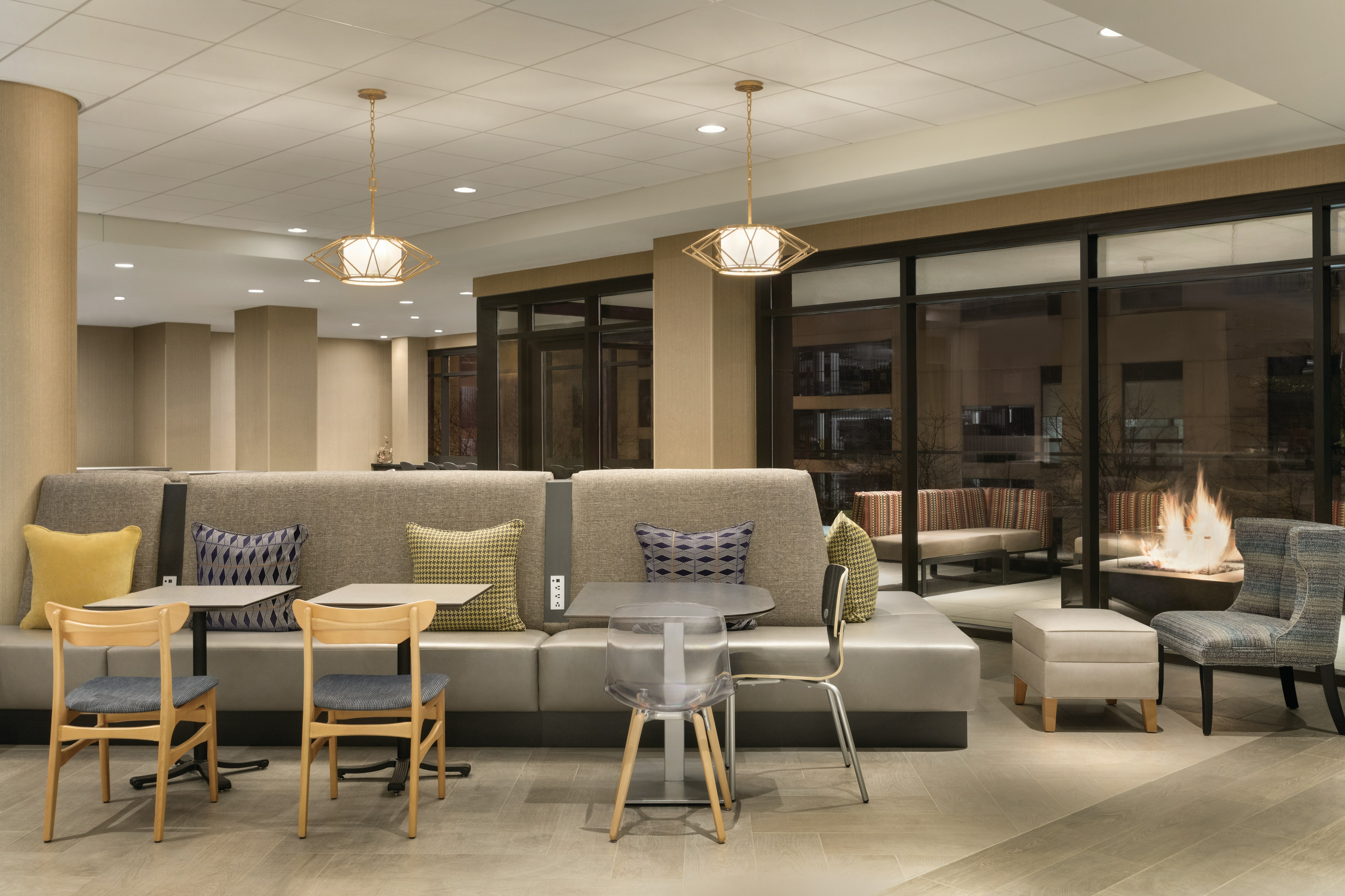 Home2 Suites By Hilton Chicago River North 43/55