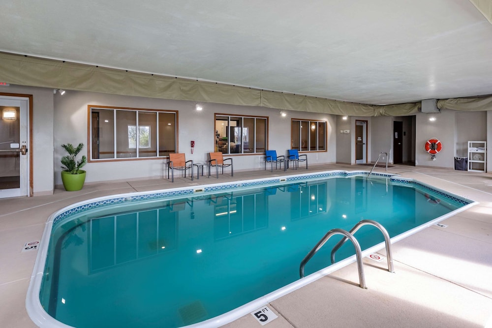 Comfort Inn & Suites Greenville I-70 3/34
