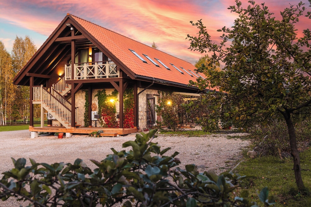 Karlamuiza Country Hotel in KARLI