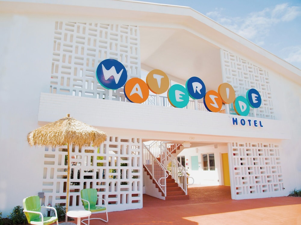 Waterside Hotel and Suites 10/86