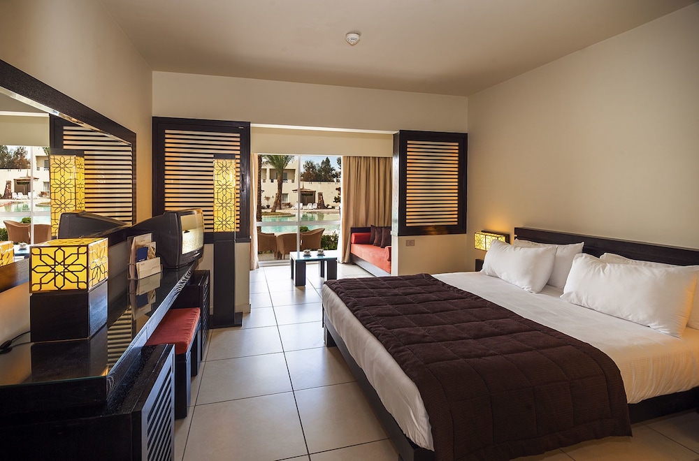 Reef Oasis Beach Resort 37/82