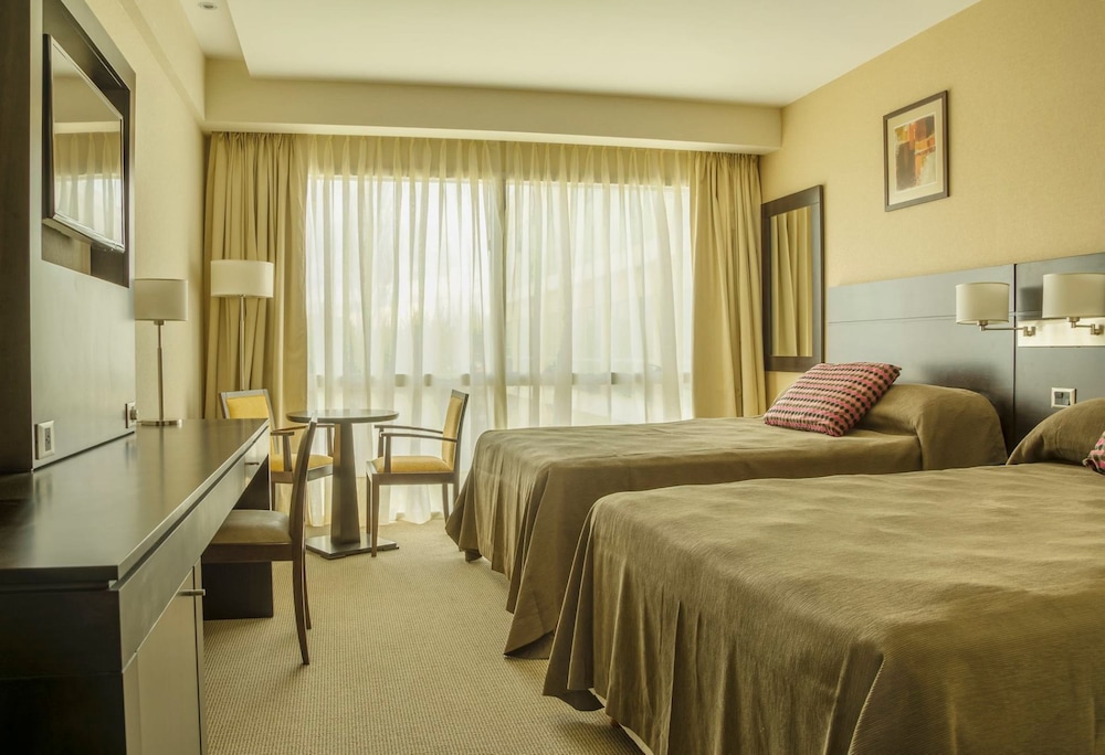 Howard Johnson by Wyndham Neuquen 14/25