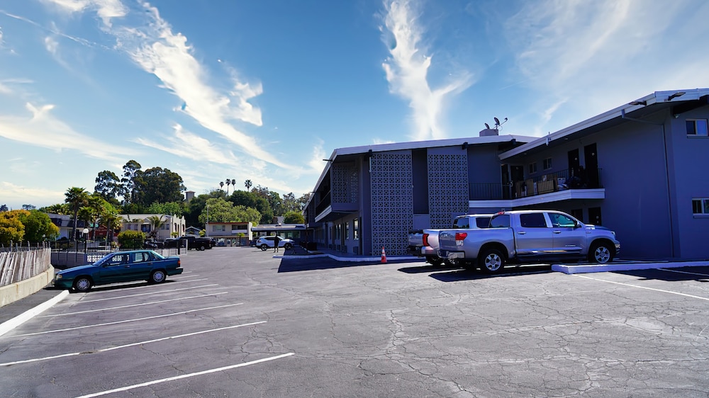 Seaside Inn & Suites 30/43