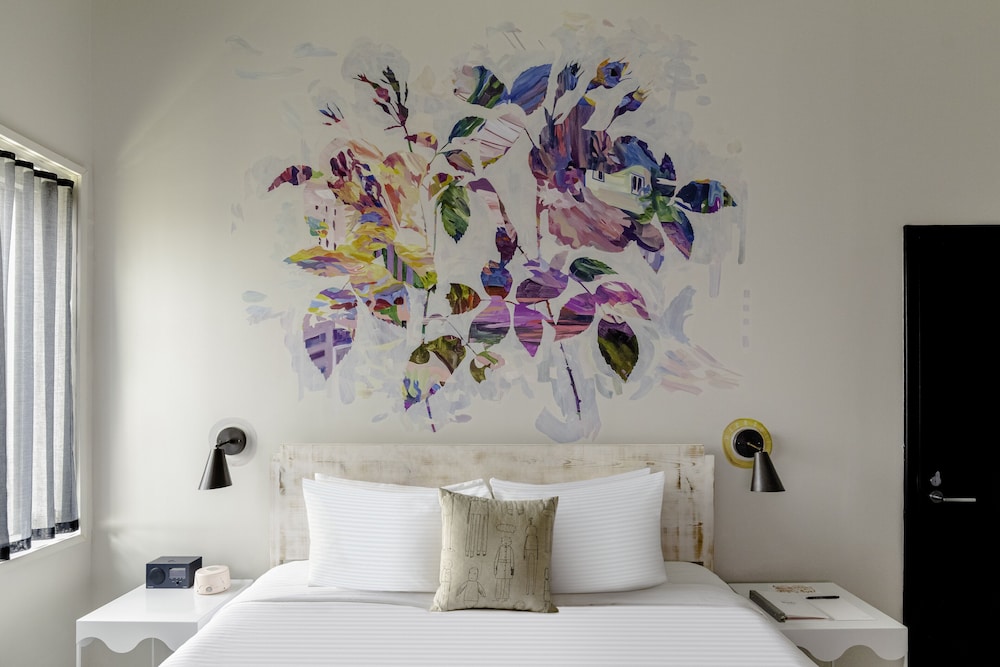 Quirk Hotel 69/85