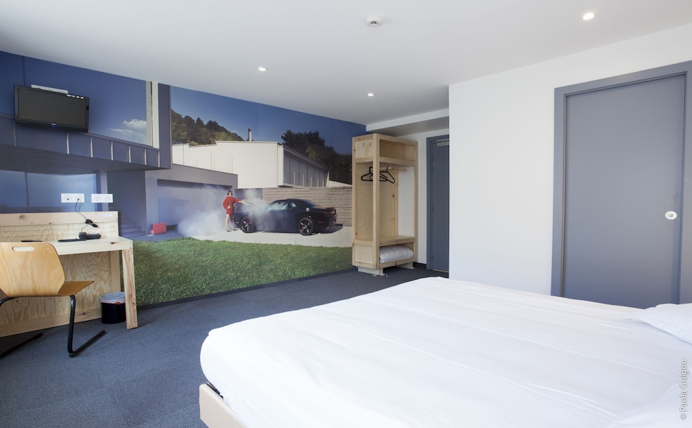 ROOM, DOUBLE BED