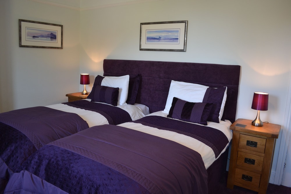 COED-Y-FRON GUEST HOUSE 9/30