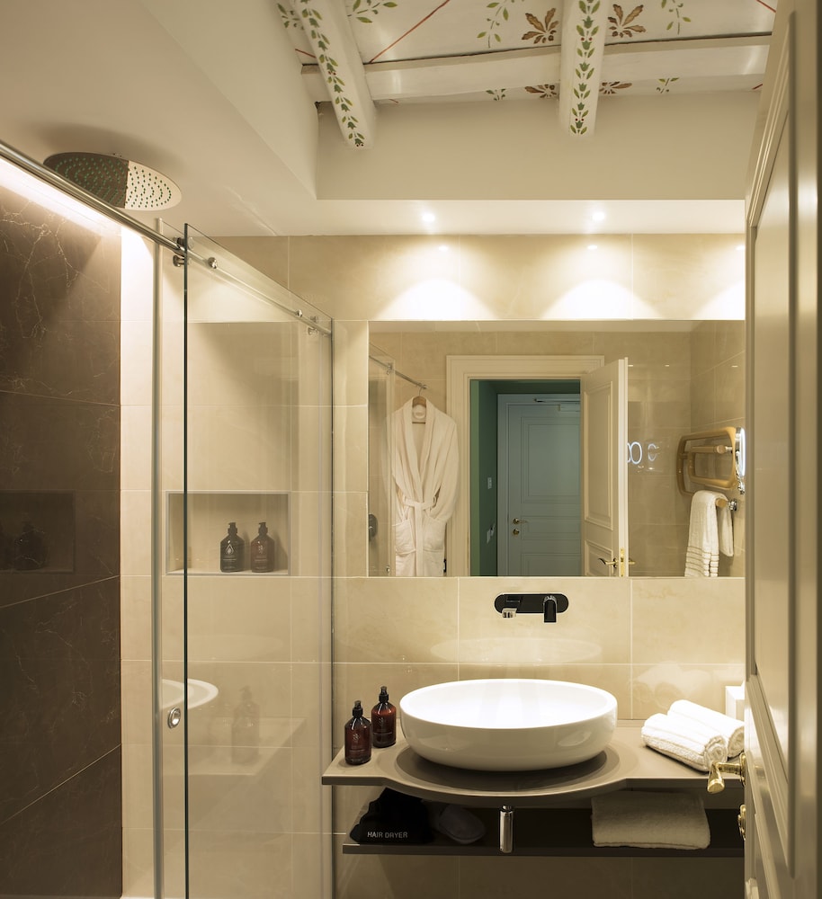 2 BEDROOMS, EXECUTIVE, SUITE, CITY VIEW