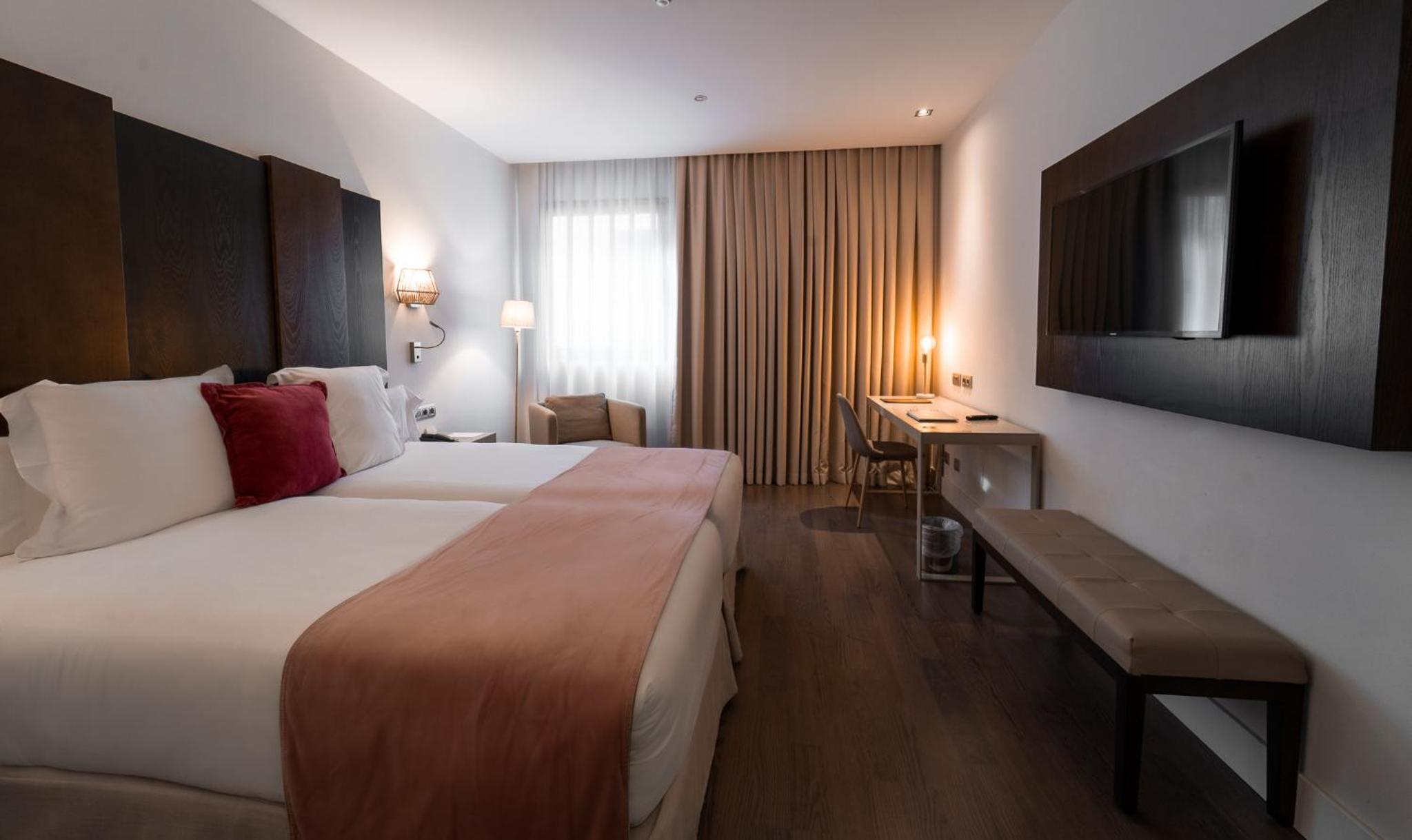 Standard, Twin Beds