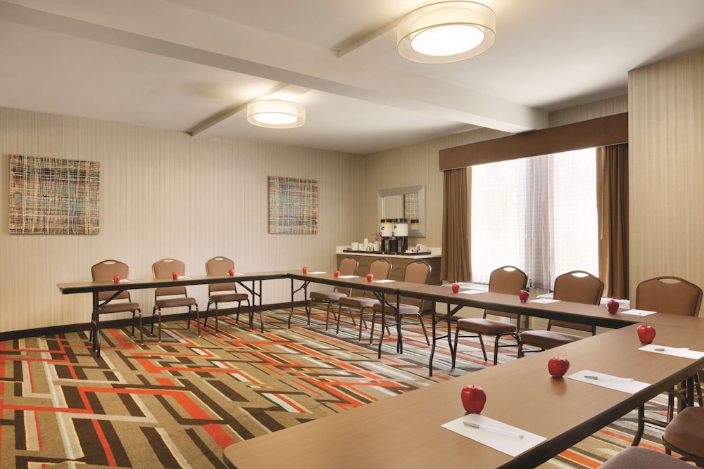 Hampton Inn Atlanta-Buckhead 44/46