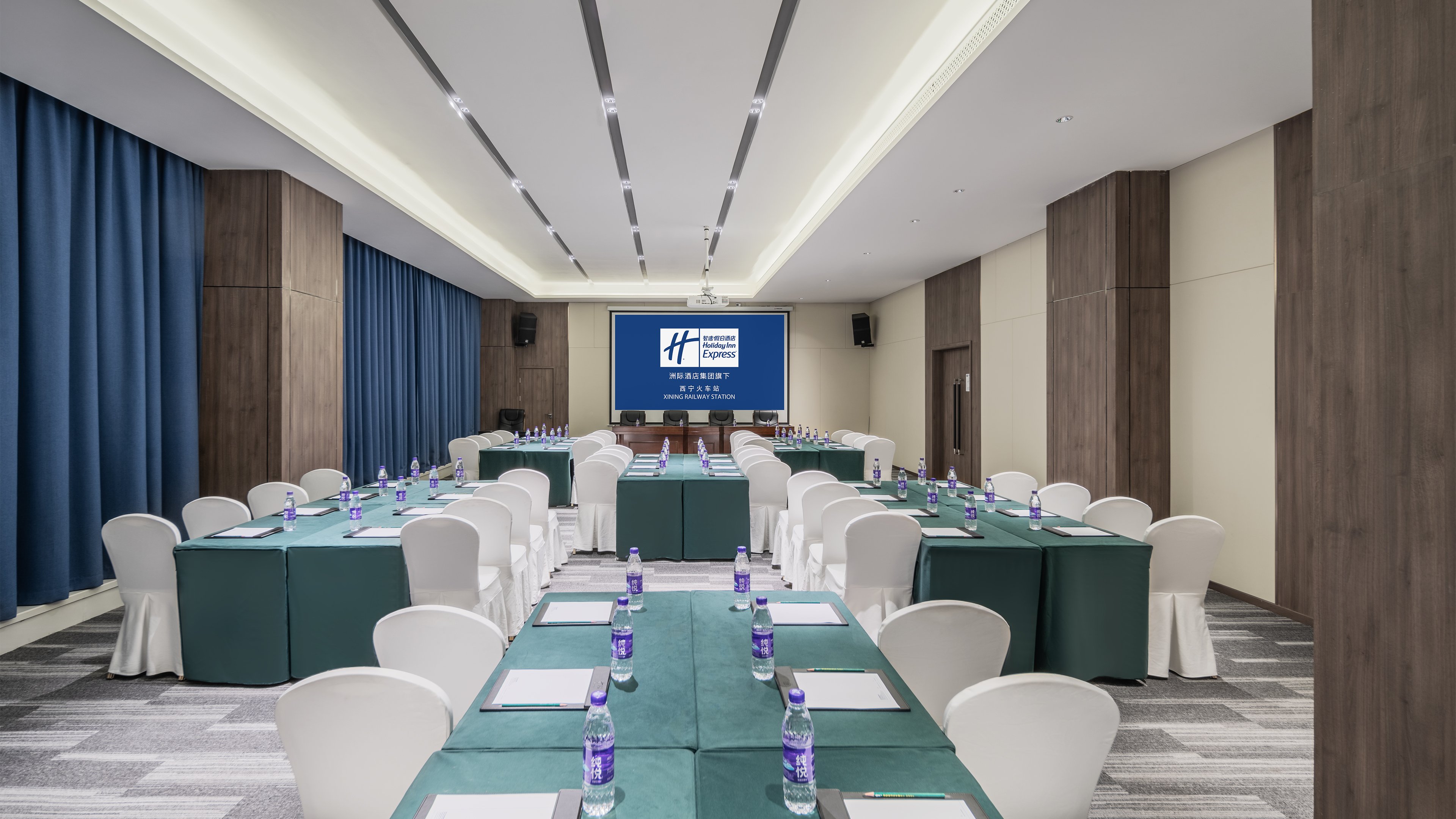 Holiday Inn Express Xining Railway Station 40/49
