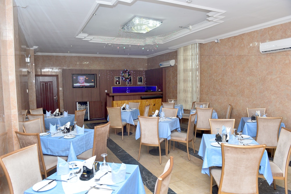 R & A CITY HOTEL 23/30