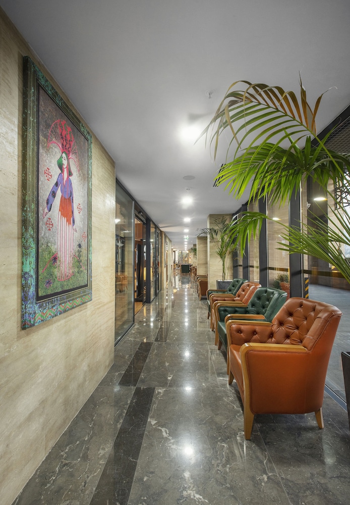 Royal Tulip Hotel and Casino Jewel 34/45