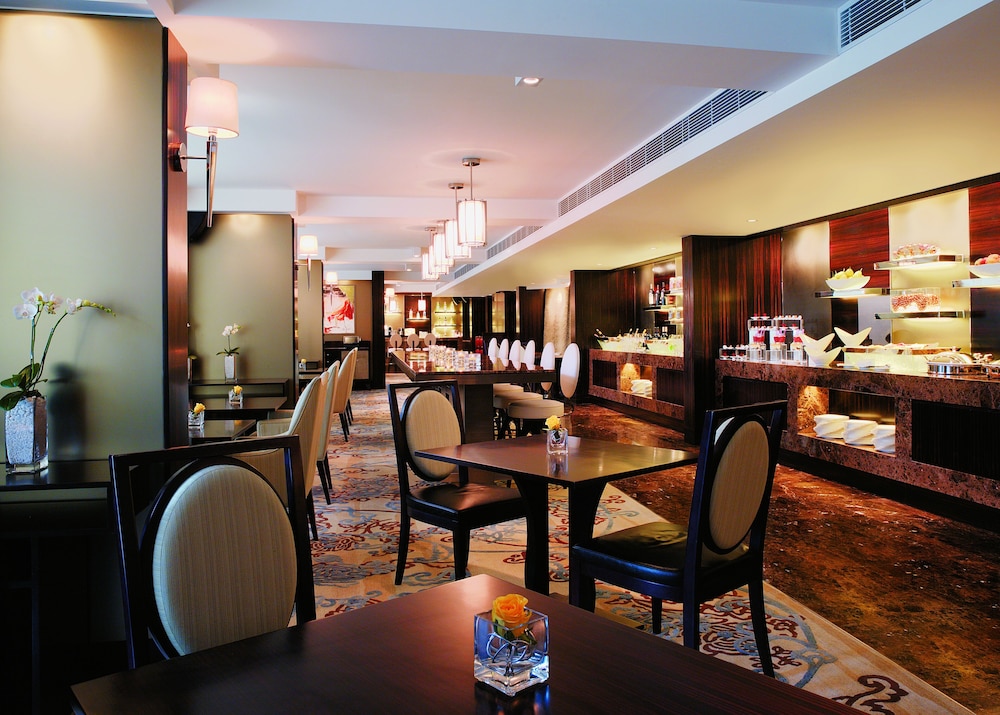 Kowloon Shangri-La Hong Kong 57/69
