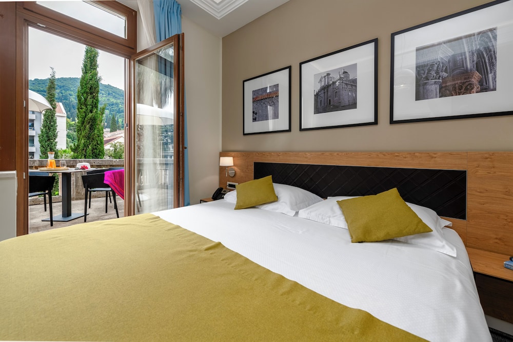 ROOM, DOUBLE BED, BALCONY