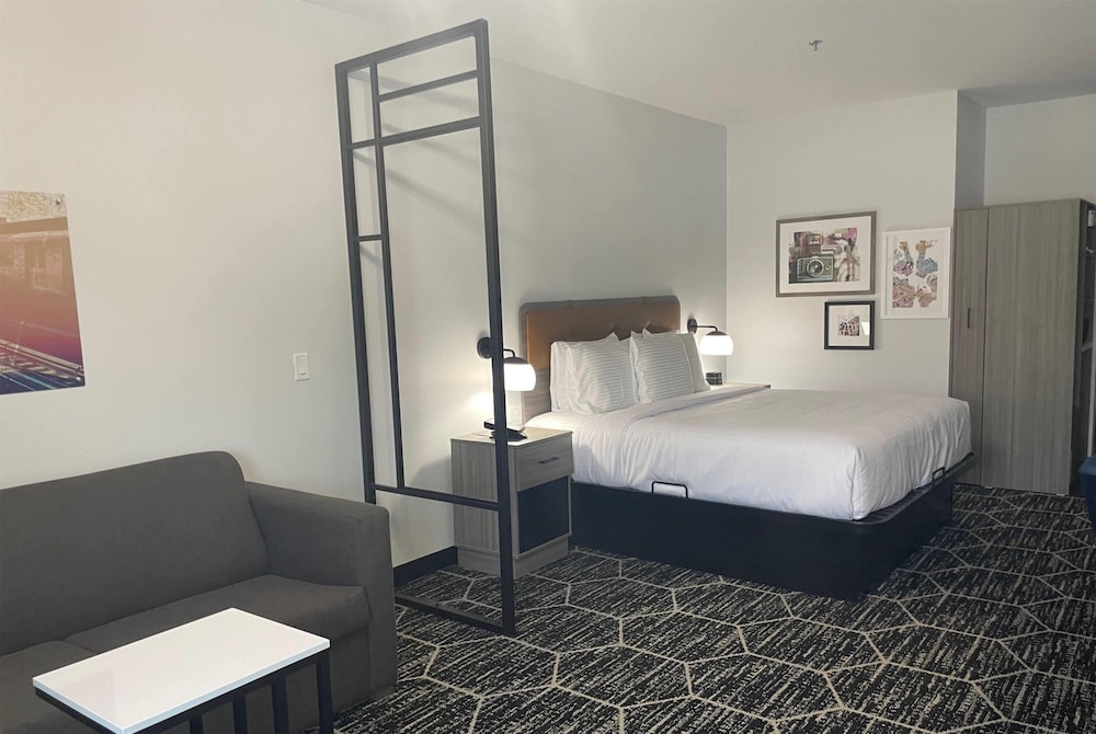La Quinta Inn & Suites by Wyndham Olive Branch 26/46