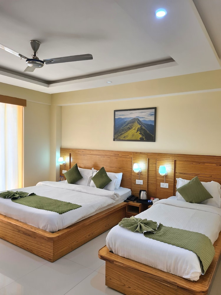 Amritara Sun Inn, Phata 19/40