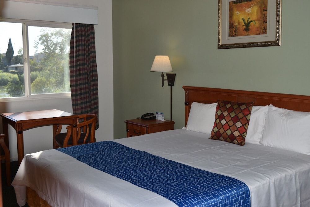 Travelodge by Wyndham Red Bluff South of Redding 30/65