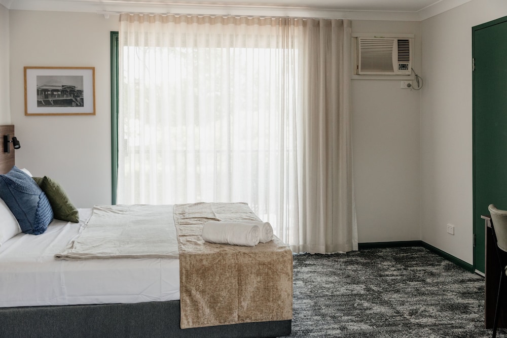 غرفة قياسية بسرير كوين، Wallaby Hotel 4/7