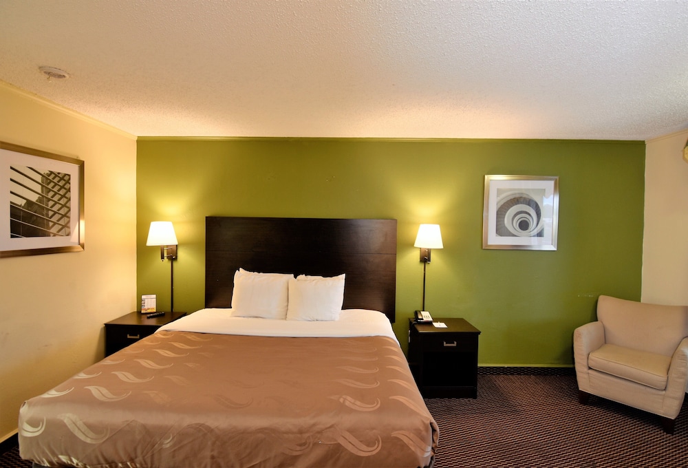 ROOM, KING BED, ACCESSIBLE
